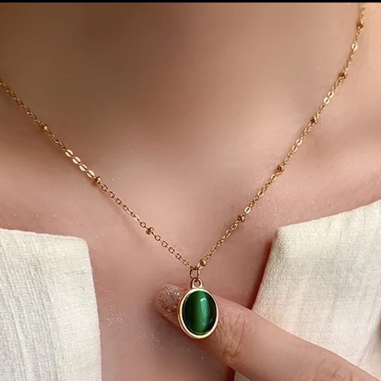 Oval Pendant Necklace